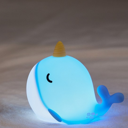 Bubi – a kíváncsi Bálna Éjjeli LED Lámpa